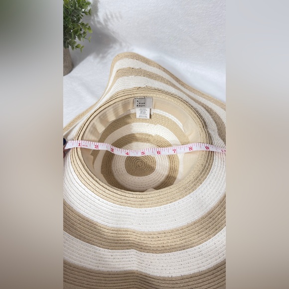 A New Day Beige and White Sun Hat - Picture 3 of 7